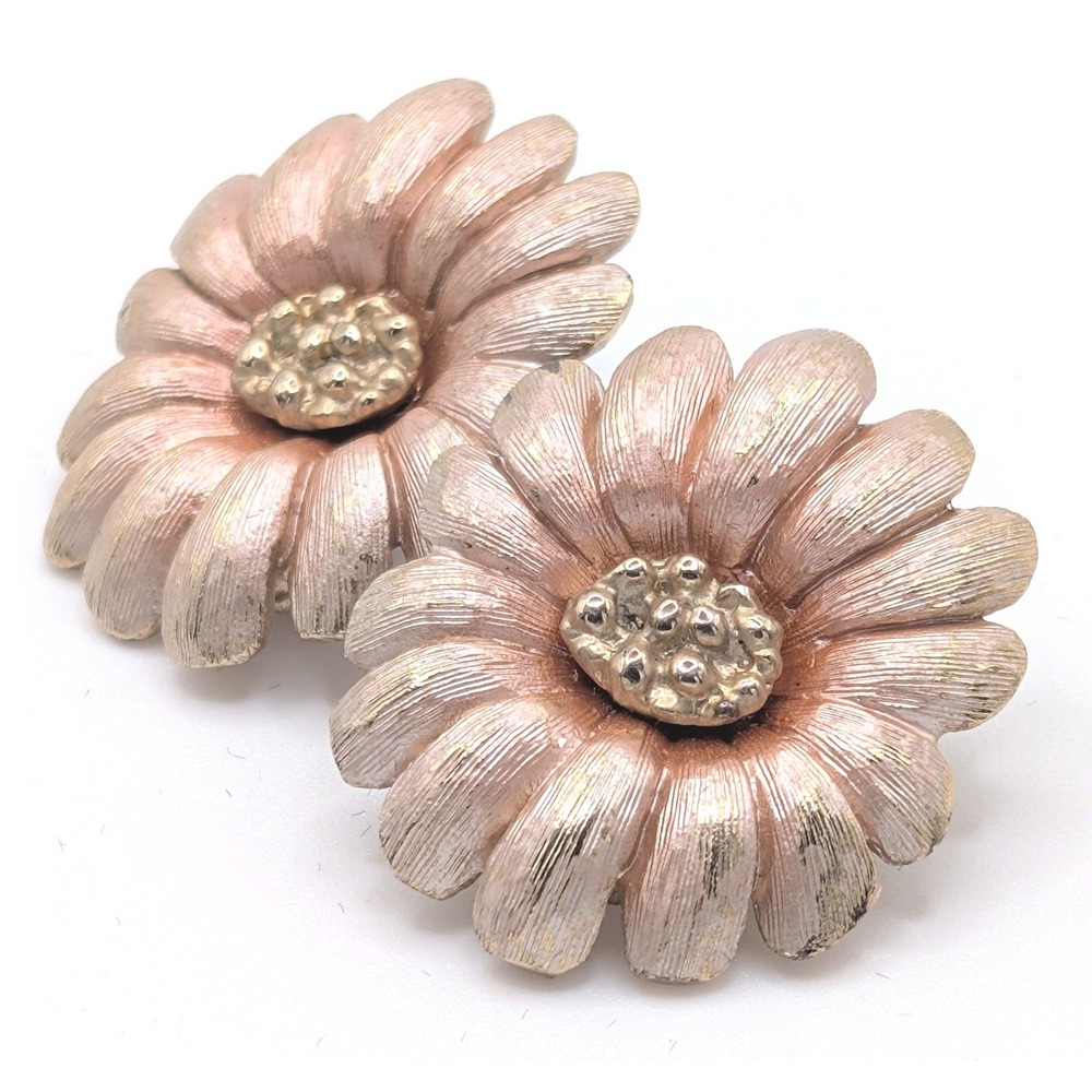 Vintage Pastelli Pink Gold Tone Daisy Floral Clip On Earrings Textured Signed